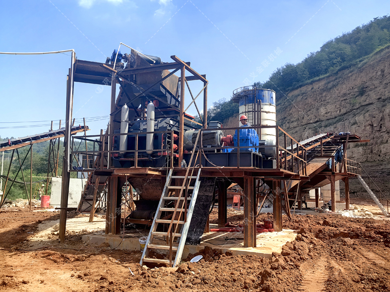 時(shí)產(chǎn)150噸選哪個(gè)型號液壓對輥破碎機(jī)？